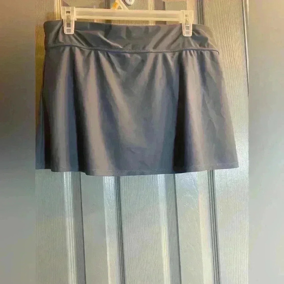 Ladies gray skort with panty lining size large - Picture 2 of 4